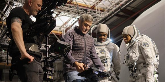 2. Primeras imágenes de 'Cielo de medianoche', lo nuevo de George Clooney llegará en diciembre a Netflix