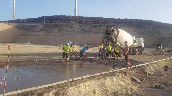 Obras en el complejo ambiental de Arico para realizar la retirada de neumáticos