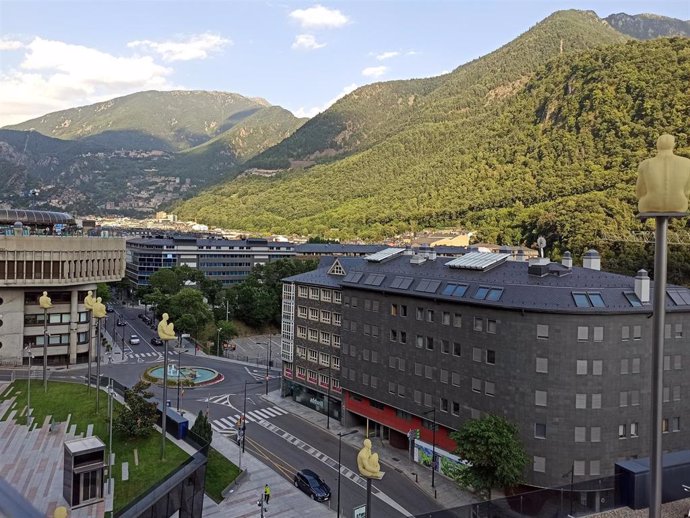 Un día de poca actividad en el centro de Andorra la Vella, donde se encuentra el edificio del Govern.