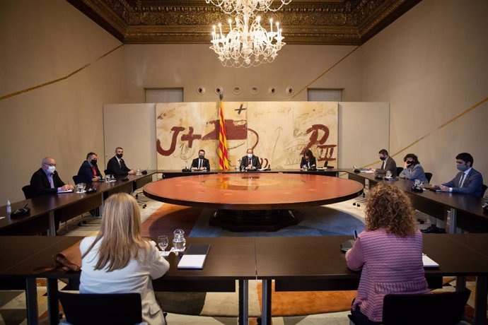 El presidente de la Generalitat inhabilitado, Quim Torra, reúne al Govern después de haber recibido la notificación de la sentencia que le inhabilita.