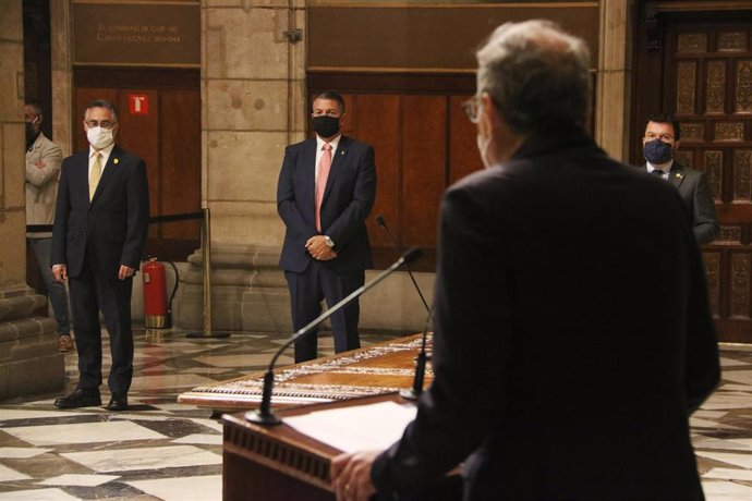 Acto de toma de posesión en el Palau de la Generalitat de los consellers Ramon Tremosa y Miquel Smper, con el presidente de la Generalitat, Quim Torra, el 3 de septiembre de 2020.