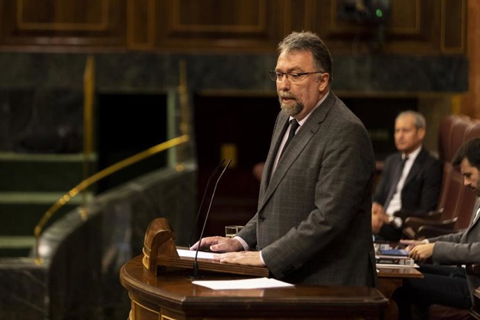 El diputado de Foro Asturias en el Congreso, Isidro Martínez Oblanca, en la tribuna durante su intervención durante una sesión plenaria