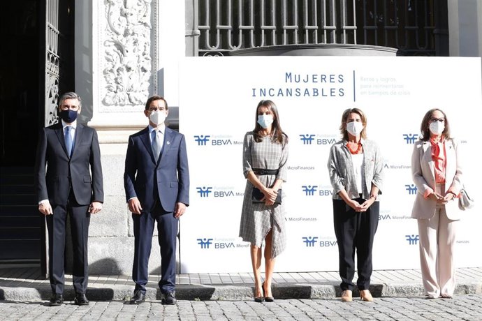 La Reina Letizia ha presidido este 28 de septiembre el acto de la Fundación Microfinanzas BBVA 'Mujeres incansables: Retos y logros para reinventarse en tiempos de crisis'