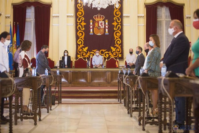 Minuto de silencio en el Pleno de Melilla en memoria de las víctimas del covid