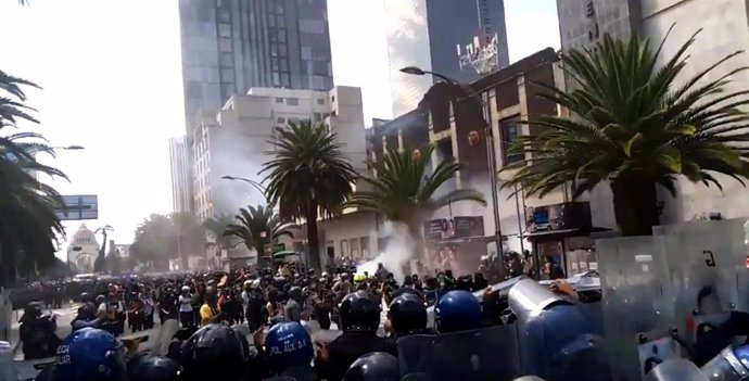 Disturbios entre policías y manifestantes durante una protesta a favor del aborto en México