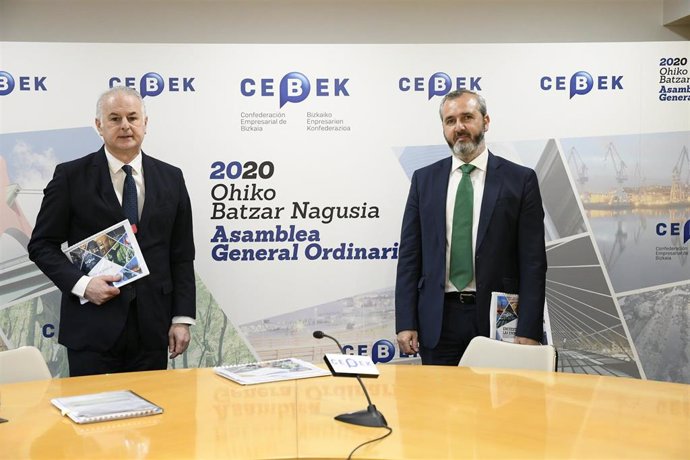 El presidente de CEBEK, Iñaki Garcinuño, junto al secretario general, Francisco Javier Azpiazu.