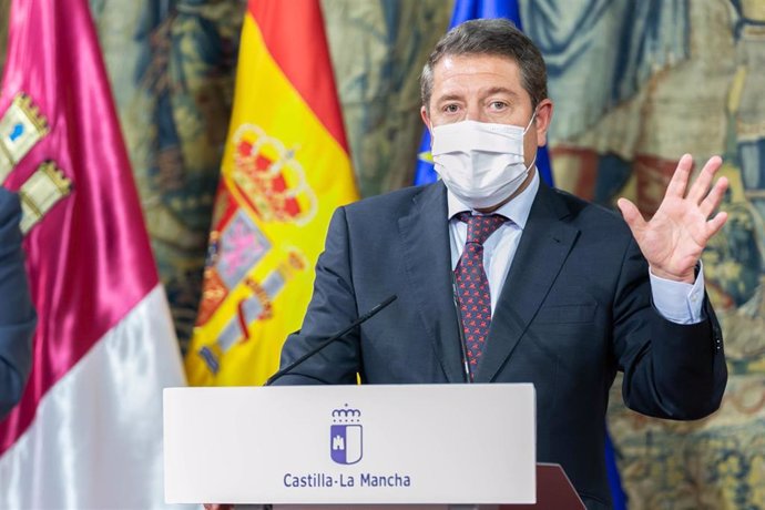 El presidente de Castilla-La Mancha, Emiliano García-Page, en rueda de prensa.