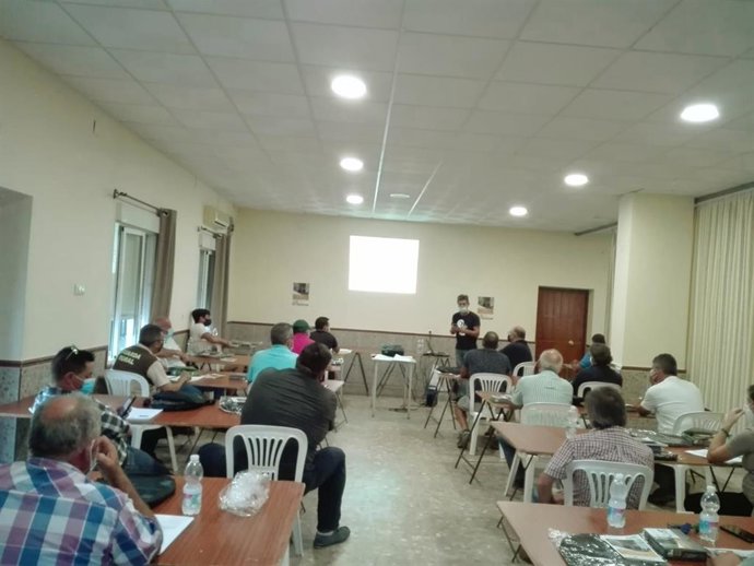 CádizAlDía.- Diputación y UPA imparten en Conil un curso sobre bienestar animal 