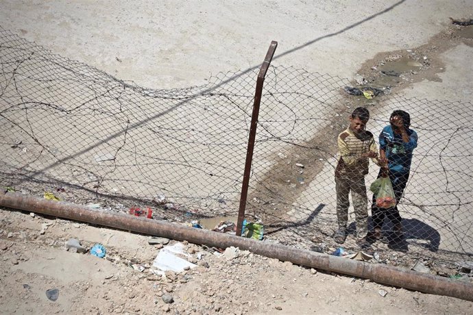 Dos niños en el campo de desplazados de Ain Issa, en el noreste de Siria
