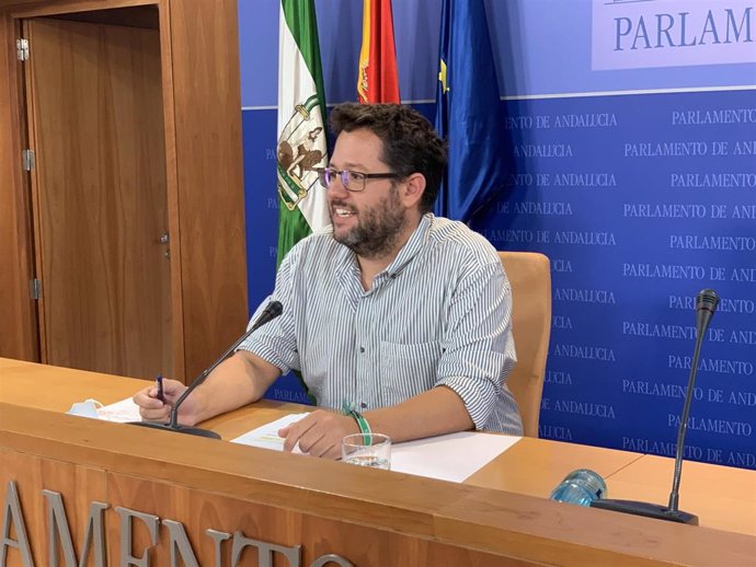 En rueda de prensa el portavoz adjunto de Adelante, José Ignacio García, en una foto de archivo.