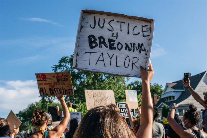 Manifestación por la muerte de Breonna Taylor en Luisville, Kentucky