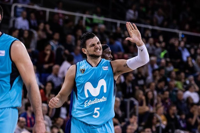 Alessandro Gentile jugando con Estudiantes