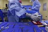 Foto: Médicos del Centro Teknon en Barcelona desarrollan una nueva cirugía de columna sin dolor con recuperación inmediata