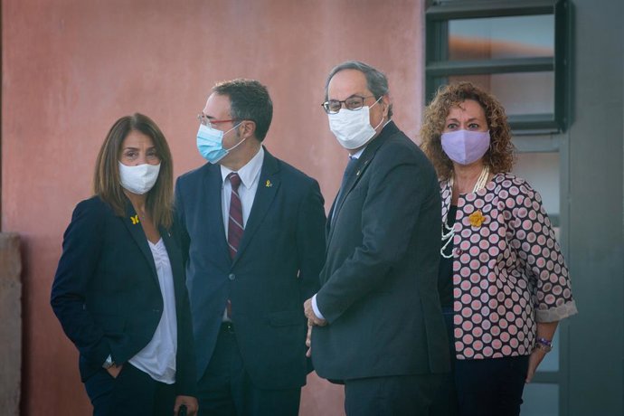 (E-D) La portaveu del Govern, Mertixell Budó, el responsable de presons, Armand Calderó, la consellera de justícia, Ester Capella, i el ja expresident de la Generalitat Quim Torra, durant la visita a la presó de Lledoners, a Sant Joan de Vilatorrada.
