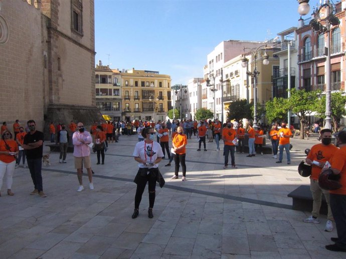 Hosteleros se concentran en Badajoz por las restricciones