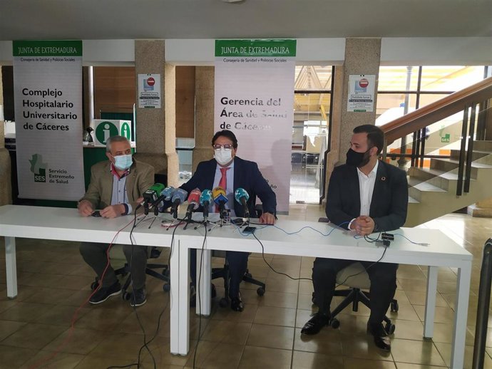 El consejero de Sanidad anuncia el futuro uso del hospital Ntra. Sra. De la Montaña