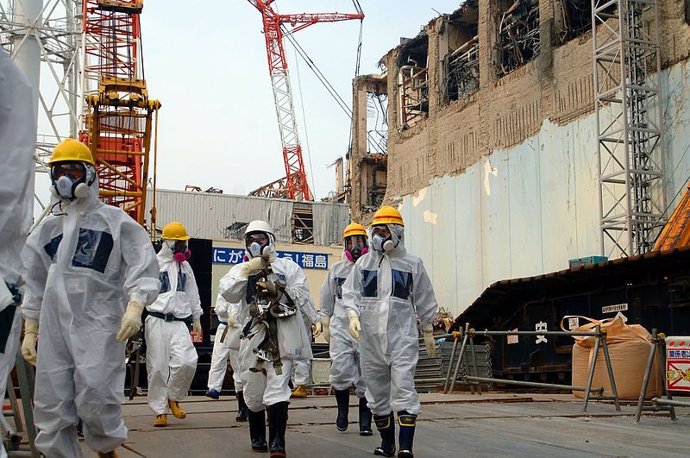 Visita de téxnicos de la AIEA a la central de Fukushima en 2013