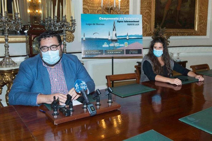 El diputado de Desarrollo de la Ciudadanía, Jaime Armario, en la presentación del VII Campeonato de Andalucía de Paramotor Slalom