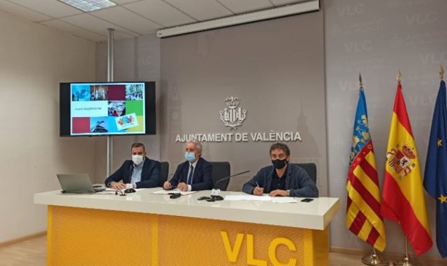 Jordi Mayor, Emiliano García y Francesc Colomer durante la presentación de la Tarjeta Valencia On