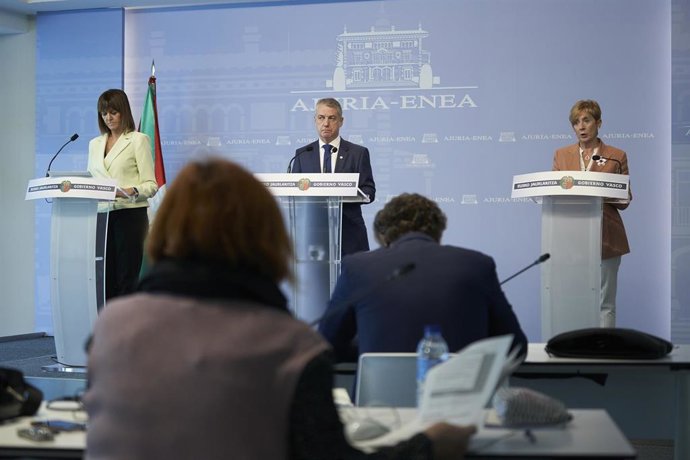 Rueda de prensa del Lehendakari, Iñigo Urkullu, la vicelehendakari, Idoia Mendia y la consejera de Desarrollo Económico, Sostenibilidad y Medio Ambiente, Arantxa Tapia