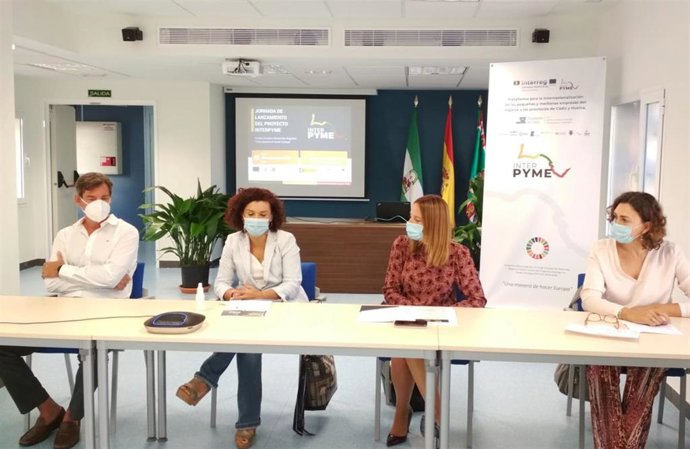 La vicepresidenta de Diputación de Huelva, María Eugenia Limón, inaugura en Cádiz la jornada de lanzamiento del proyecto europeo Interpyme