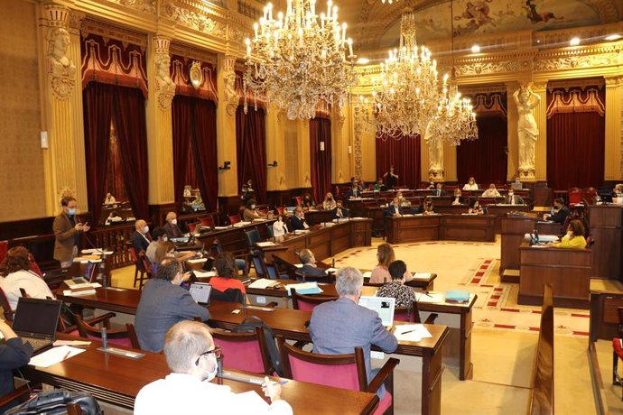 Sesión plenaria en el Parlament.