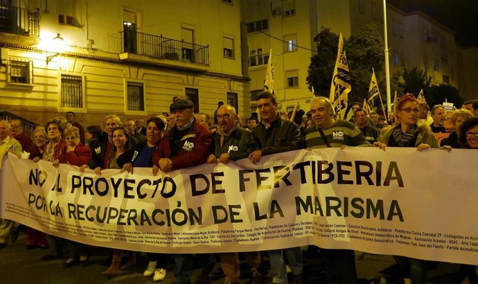 Manifestación en Huelva contra el proyecto de Fertiberia en 2015.