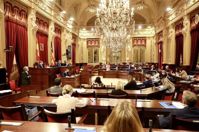 Pleno del Parlament balear.