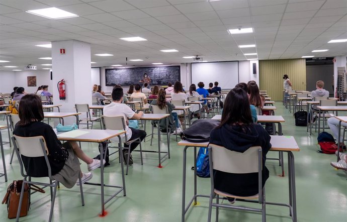 Alumnos del primer curso de la Escuela de Ingenieros de Sevilla en las aulas habilitadas donde se cumple todas las medidas por el Covid-19. Sevilla a 28  de septiembre 2020