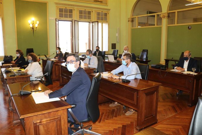 Comisión de Hacienda y Pressupuestos en el Parlament.