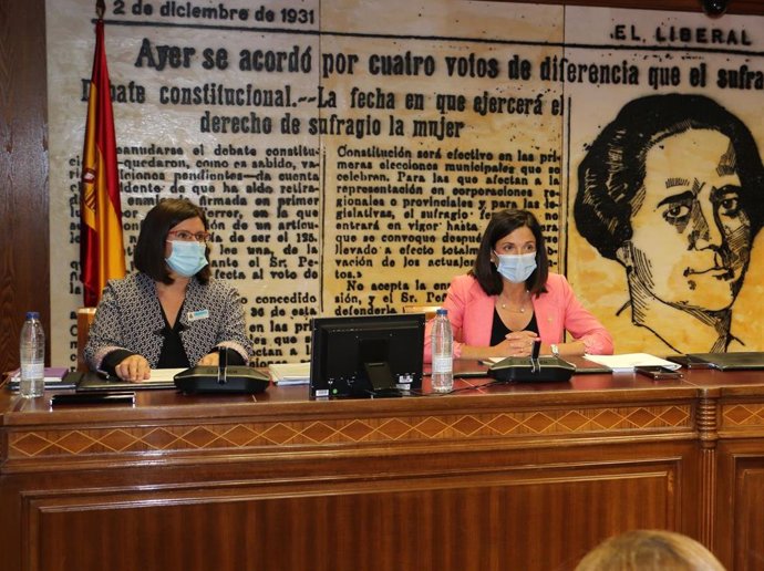 Beatriz Artolazabal e Izaskun Landaida en el Senado