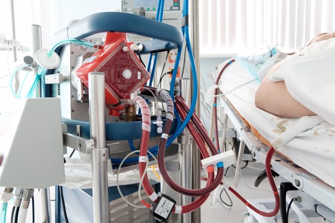 Soporte vital conocida como ECMO (oxigenación por membrana extracorpórea, por sus siglas en inglés),