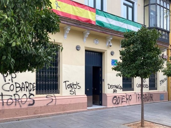 Pintadas en la sede del PP andaluz en Sevilla