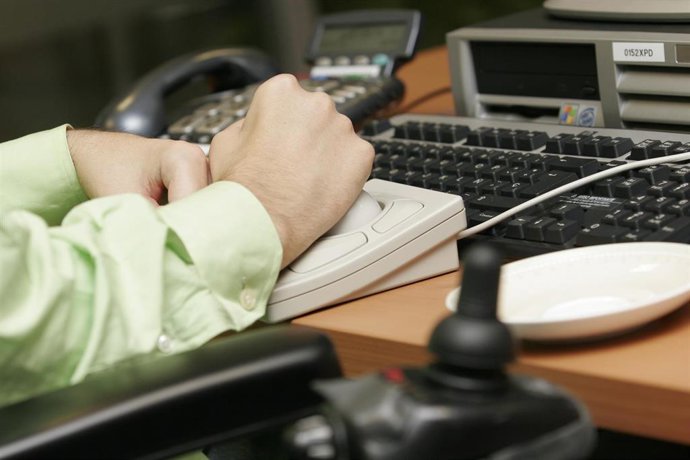 Persona con discapacidad trabajando