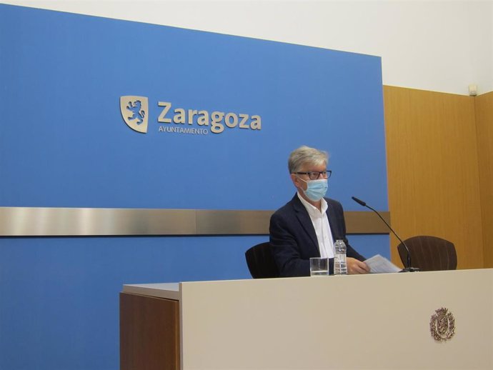 El portavoz del grupo municipal de ZeC en el Ayuntamiento de Zaragoza, Pedro Santisteve