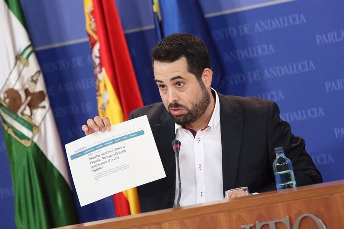 El portavoz adjunto de Ciudadanos (Cs) en el Parlamento andaluz, Fran Carrillo, en rueda de prensa