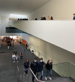 Estudiantes de Derecho en las instalaciones de la Llotja