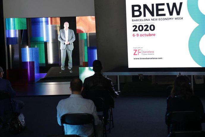 Pere Navarro en formato holograma.