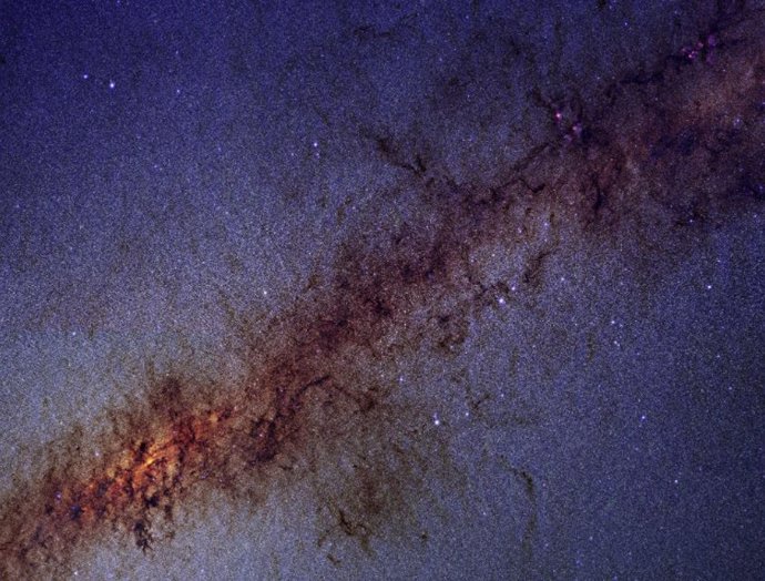 Estrellas inmigrantes se distinguen en el centro de la Vía Láctea