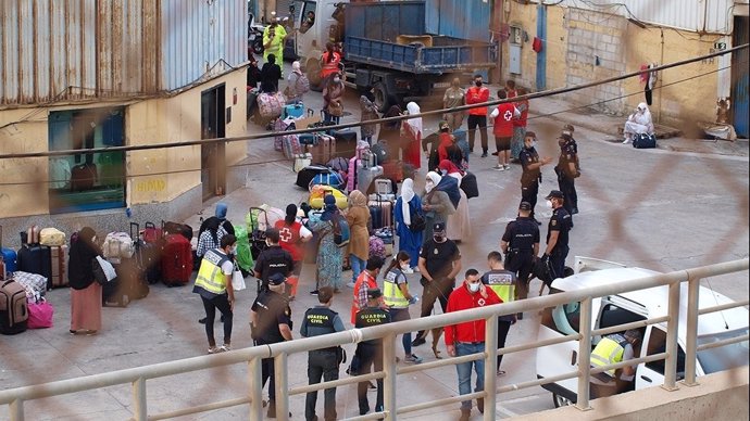 Las autoridades marroquíes han aceptado este miércoles el regreso desde Ceuta a su territorio de 100 nacionales (98 mujeres y dos niños) que permanecían atrapados en la ciudad autónoma desde el 13 de marzo