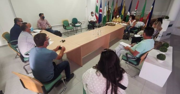 Reunión del secretario general del PSOE de Huelva, Ignacio Caraballo, con representantes socialistas de la Mancomunidad de Beturia.