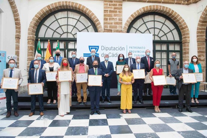 Irene García con los premiados por el Día Mundial del Turismo
