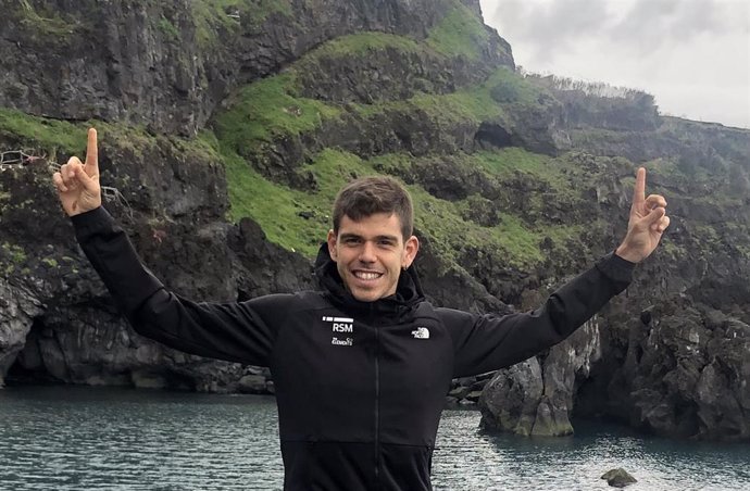 Pau Capell busca el récord de la Vuelta a pie a Menorca