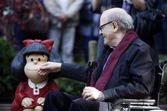     Desde el pasado jueves Mafalda tiene "doble nacionalidad": Bonaerense y oventense. 