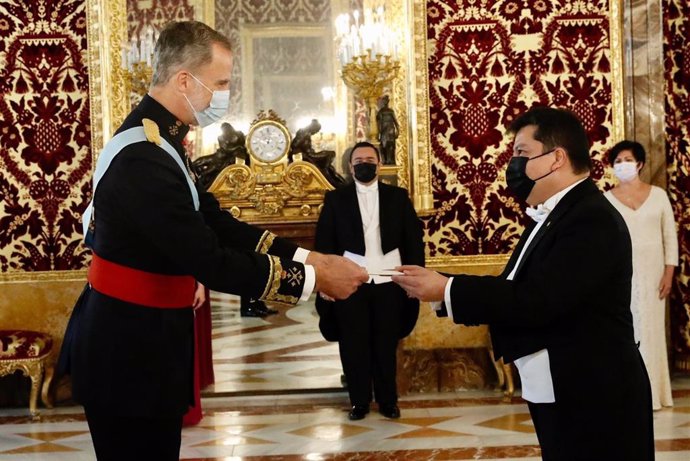 El Embajador de la República de El Salvador, Mauricio Antonio Peñate Guzmán, presenta las cartas credenciales ante el Rey Felipe VI