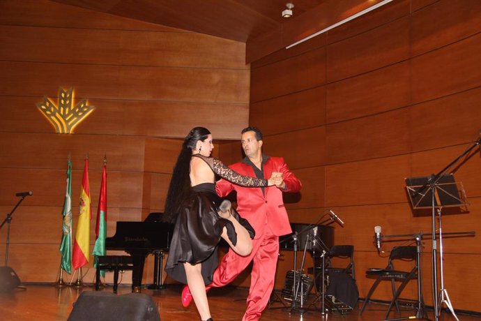 Baile de tango en la sede de Caja Rural de Granada, en imagen de archivo
