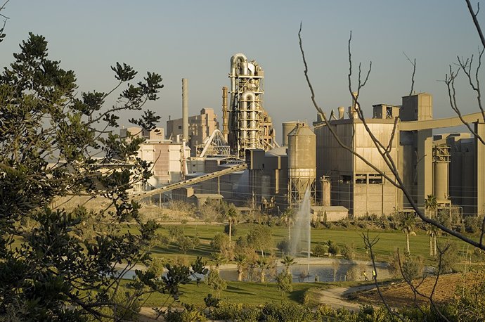 Fábrica De Cemex En Buñol (Valencia)