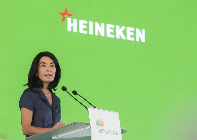 La directora general de relaciones institucionales de Heineken, Carmen Ponce, durante su intervención en la inauguración de la planta Andévalo de Iberdrola, primer proyecto fotovoltaico de la compañía en Andalucía. En Puebla de Guzmán (Huelva, Andalucía