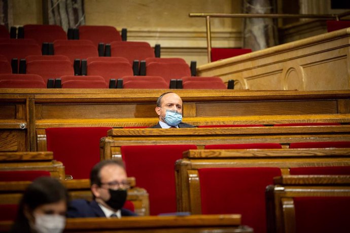 El diputado del PP Alejandro Fernández, durante una sesión plenaria monográfica en el Parlament sobre la inhabilitación del expresidente Quim Torra, en Barcelona, Catalunya (España), a 30 de septiembre de 2020. 