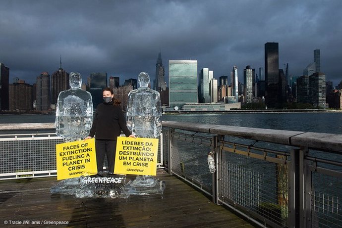 Ice Sculptures of Melting Leaders Trump and Bolsonaro